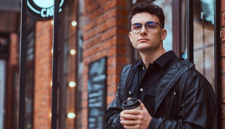 如何保持冷静吸引女生，让她渴望赢得你的心